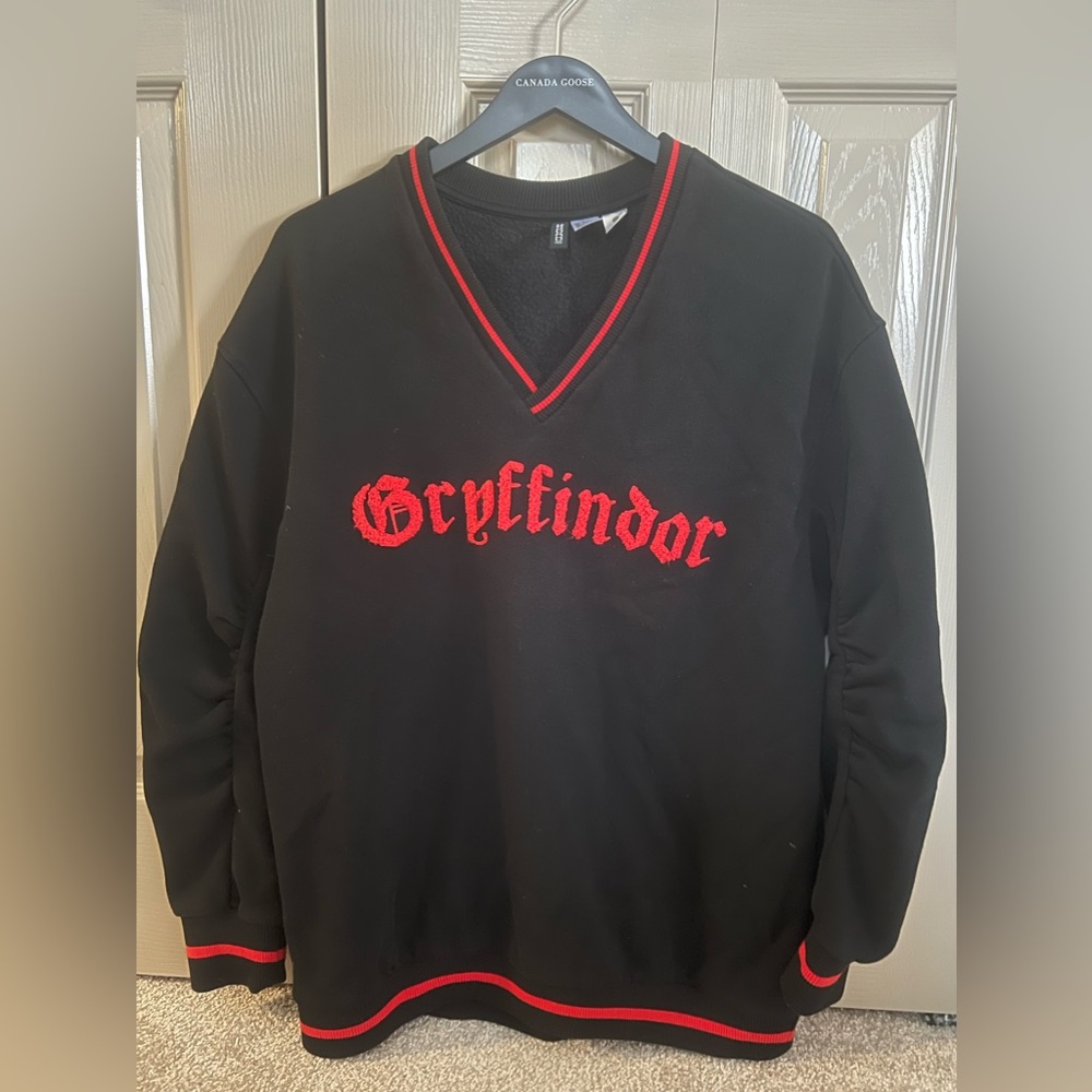 4/$30 <H&M> DIVIDED oversized sweatshirt